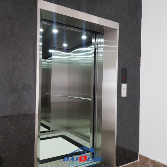 THANG TẢI KHÁCH INOX