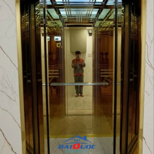 THANG MÁY TẢI KHÁCH GƯƠNG VÀNG